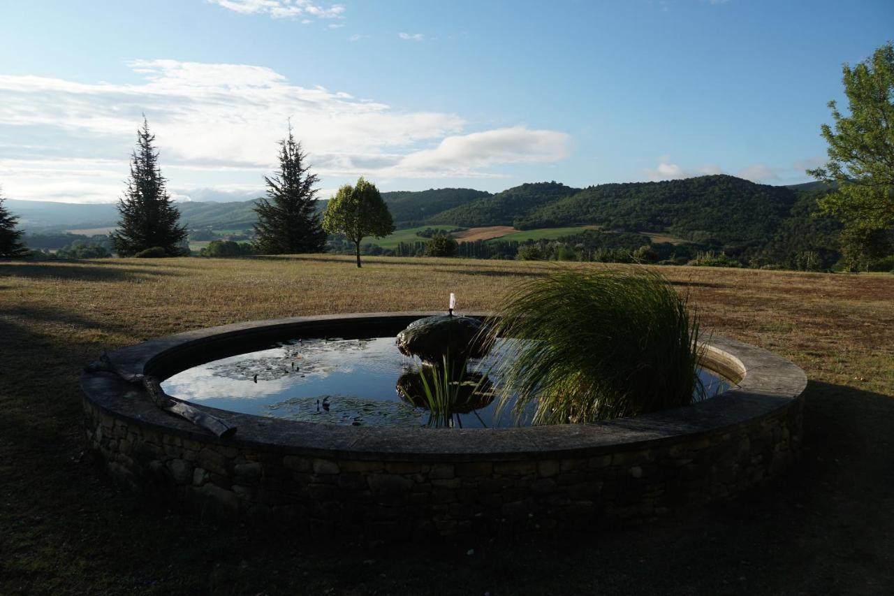 Les Nefliers Gite Céreste Exterior foto